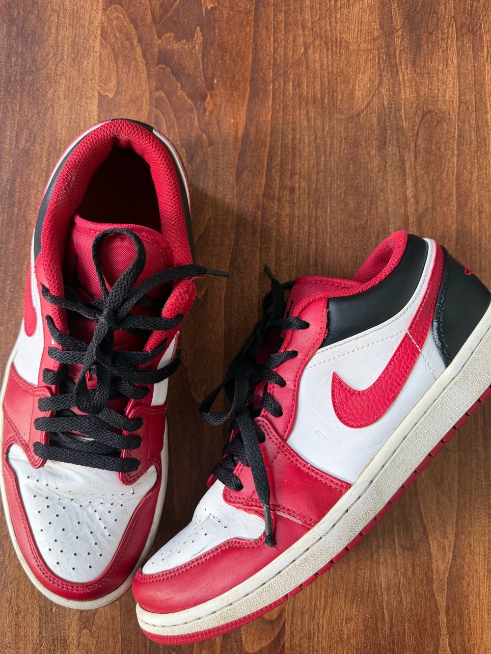 Nike Air Jordan 1 Low "Reverse Black Toe"